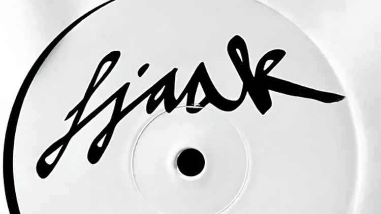 Fjaak, Akua