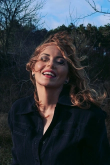 ANNEKE VAN GIERSBERGEN