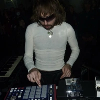 concert Lewis OfMan