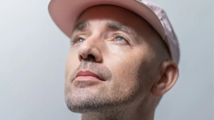 RESILIENCE: Deniro, Justine Perry, Diapasøn