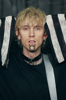 MACHINE GUN KELLY - SPECIAL GUESTS : IANN DIOR & 44PHANTOM