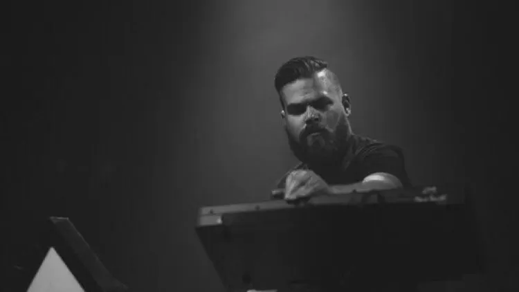 Com Truise