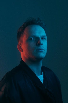 T7 : Kevin De Vries, Mooglie, Michelle Bench