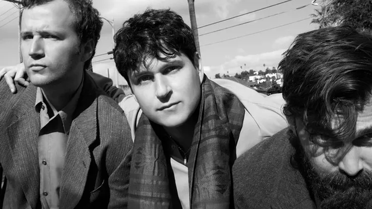 VAMPIRE WEEKEND