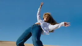 Ella Eyre