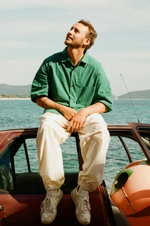 BEN HOWARD
