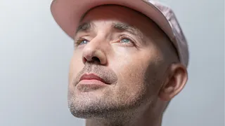 RESILIENCE: Deniro, Justine Perry, Diapasøn