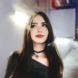 Gabriela Bee