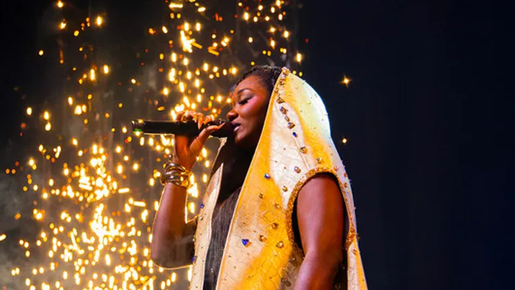 Fanny J - J Tour