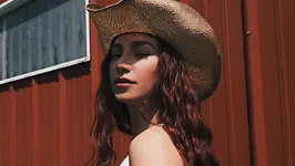 Anna Graves