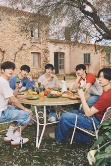TOMORROW X TOGETHER - TXT