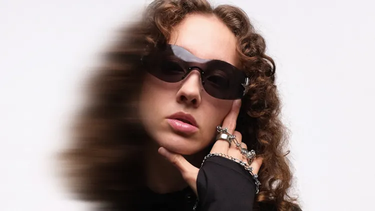 Huush: Emjie, Hen Yanni, Stereotype & More