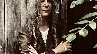 PATTI SMITH AND HER BAND PERFORM HORSES