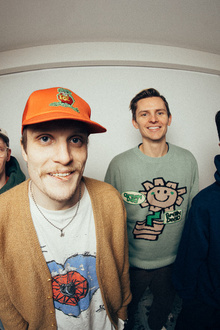 NECK DEEP