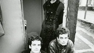 BLONDE REDHEAD
