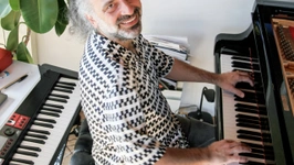 Stefano Bollani "que bom"