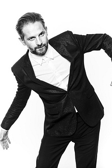 Kiss & fly : The Magician
