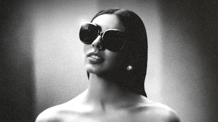Izzy Escobar - Sunny in London
