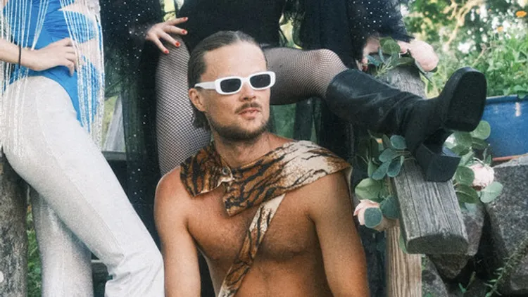 Storken, Brynjolfur, Mousan Corr, Flight Crew: Jonas Tuk, Cousin Albert