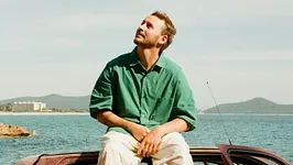BEN HOWARD