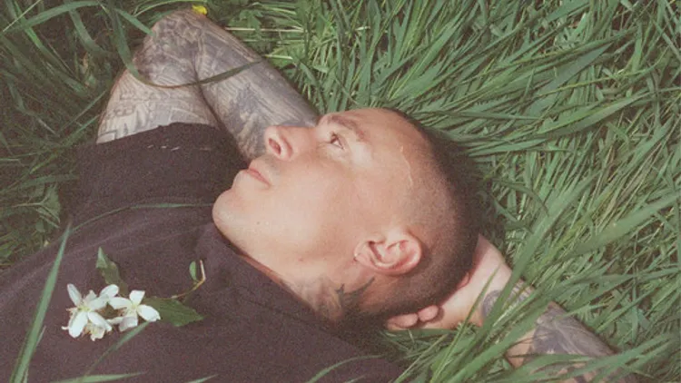 Noah Gundersen: Intimate Solo Performance of New Music