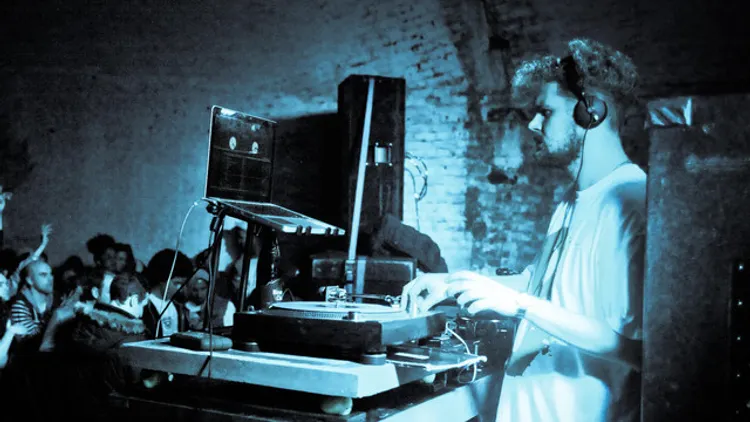 Dwsc: Suze Ijó, Loefah