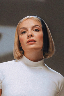Hélène Sio