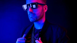 Skarra Mucci & Manudigital