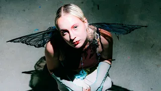 Mandrake Handshake + Kaat Van Stralen