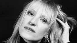 Bahnsteig mit Britta Arnold