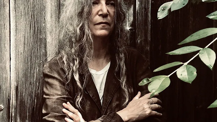 PATTI SMITH AND HER BAND PERFORM HORSES