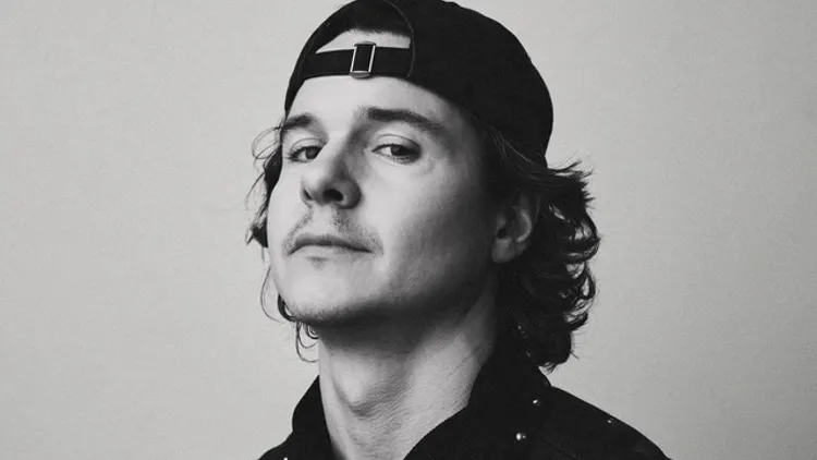 LUKAS GRAHAM