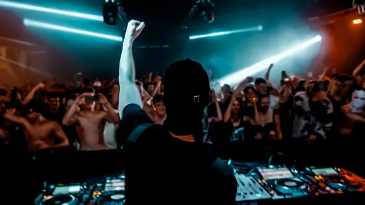 Vanta: Blurred Movement - Dros b2b Nøvar