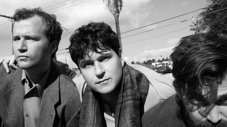 VAMPIRE WEEKEND