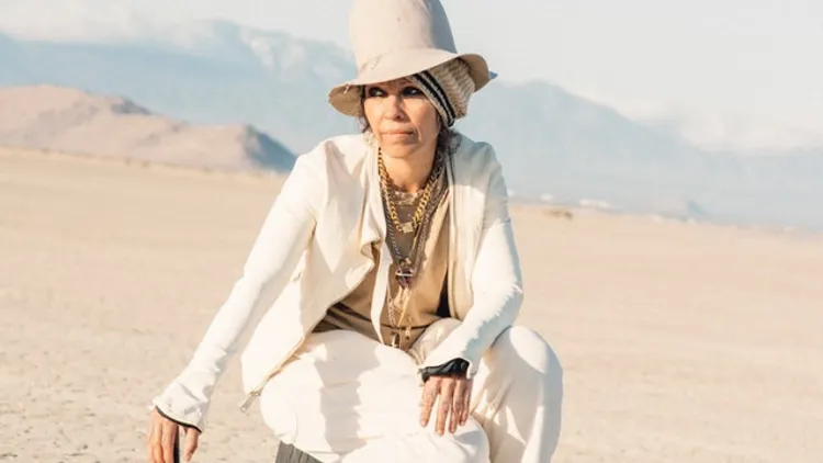 Linda Perry: Live + Signing