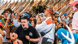 Happiness Therapy: Jesse Bru, Toolate Groove, Crowd Control