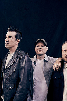 Theory Of A Deadman - The Dinosaur Tour