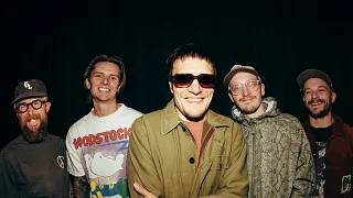NECK DEEP