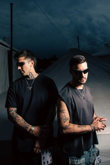 Tom & Collins, Axel Rey At Alma Club
