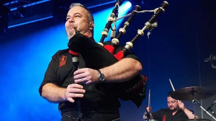 Red Hot Chilli Pipers - the Back To Roots Tour