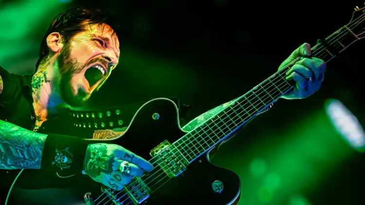 Ricky Warwick & The Fighting Hearts
